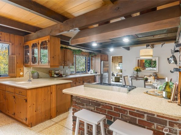 16521 NE 1st Place, Bellevue WA 98008