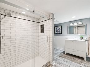 1407 1st Avenue N, Seattle WA 98109