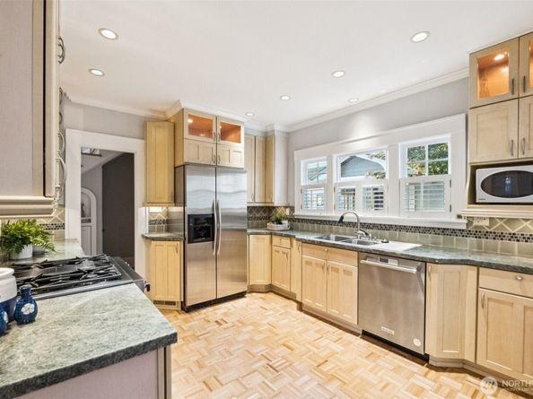 1407 1st Avenue N, Seattle WA 98109