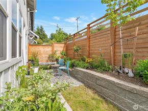 1415 29th Avenue C, Seattle WA 98122