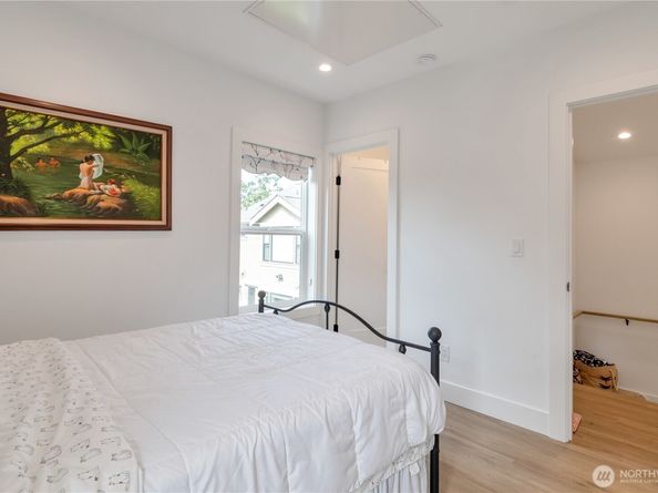 1415 29th Avenue C, Seattle WA 98122