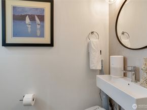 1415 29th Avenue C, Seattle WA 98122