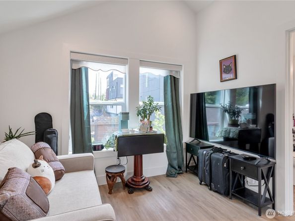 1415 29th Avenue C, Seattle WA 98122