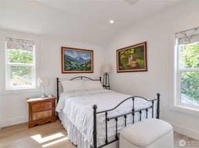 1415 29th Avenue C, Seattle WA 98122
