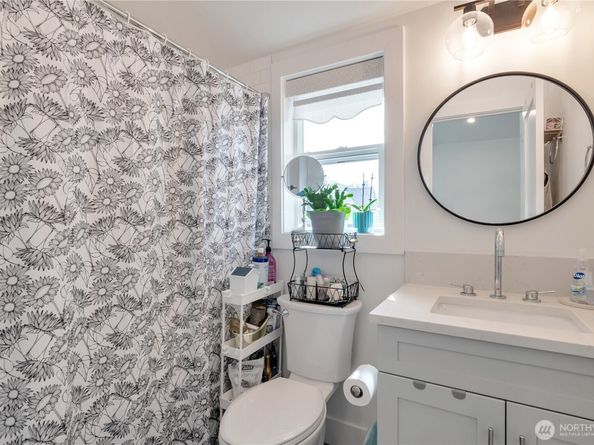 1415 29th Avenue C, Seattle WA 98122