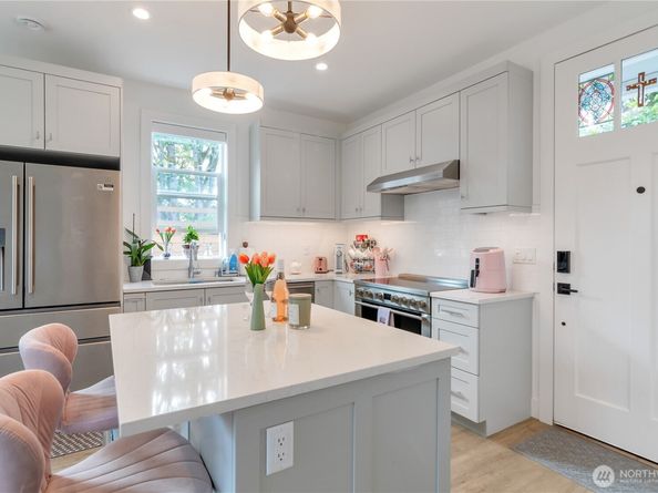 1415 29th Avenue C, Seattle WA 98122