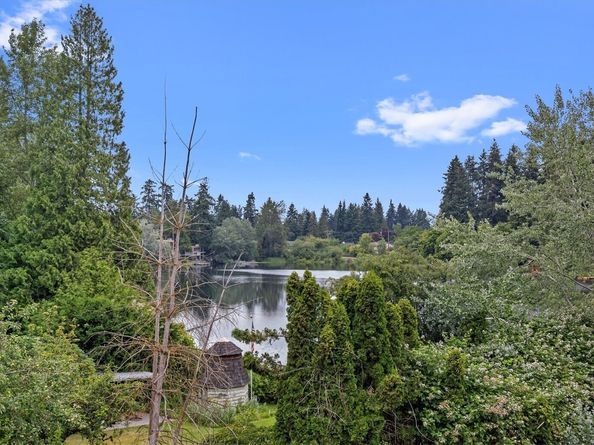 19428 Aurora Avenue N 332, Shoreline WA 98133