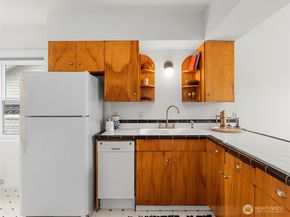 8333 17th Avenue NW, Seattle WA 98117