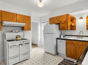 8333 17th Avenue NW, Seattle WA 98117