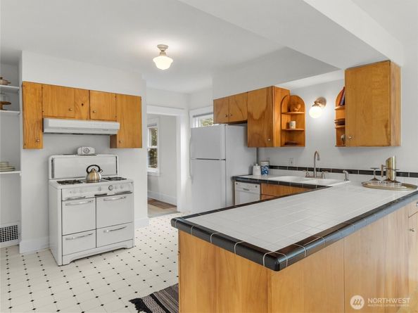 8333 17th Avenue NW, Seattle WA 98117