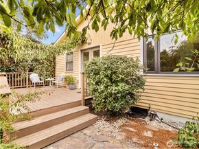 8333 17th Avenue NW, Seattle WA 98117