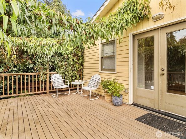 8333 17th Avenue NW, Seattle WA 98117