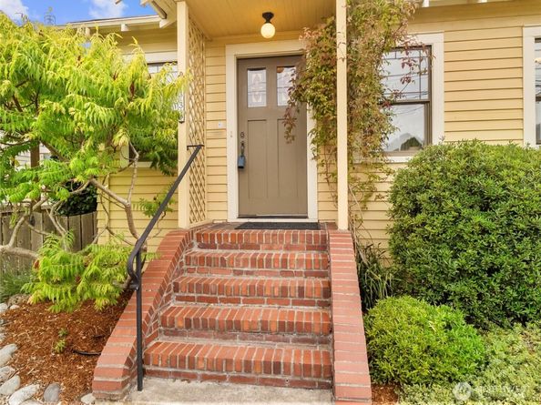 8333 17th Avenue NW, Seattle WA 98117