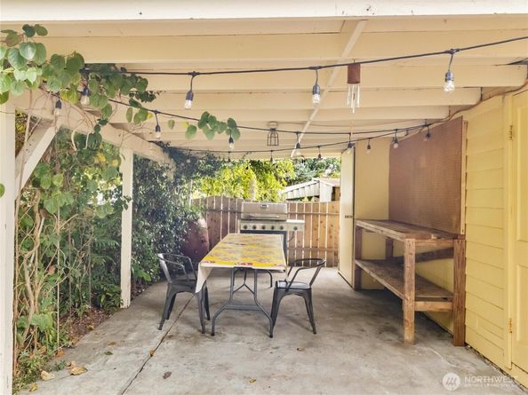 8333 17th Avenue NW, Seattle WA 98117