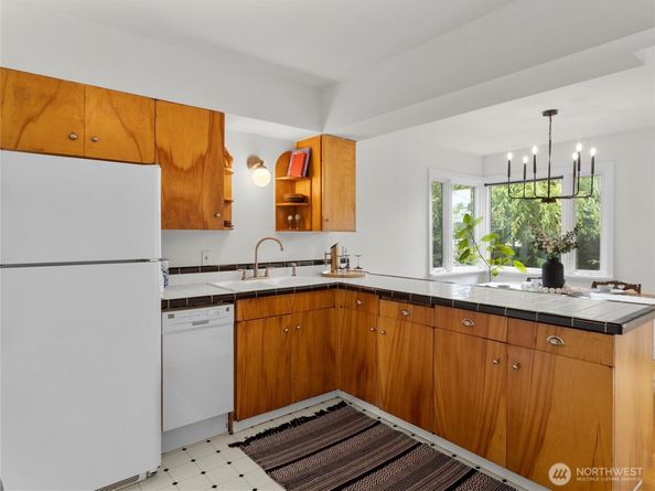 8333 17th Avenue NW, Seattle WA 98117