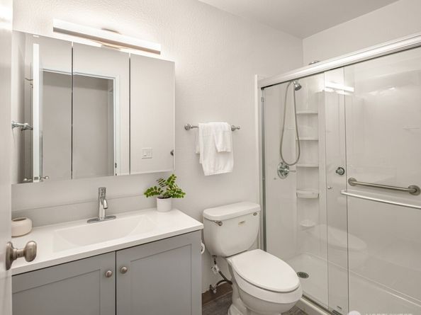 14132 74th Place NE 16D, Kirkland WA 98034