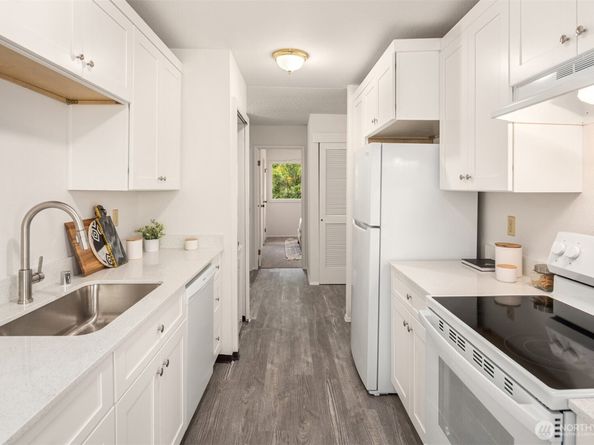 14132 74th Place NE 16D, Kirkland WA 98034