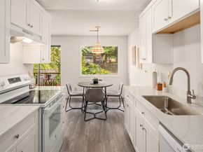 14132 74th Place NE 16D, Kirkland WA 98034