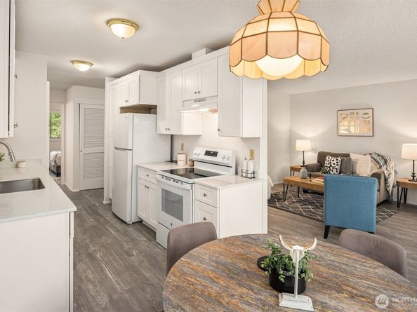 14132 74th Place NE 16D, Kirkland WA 98034