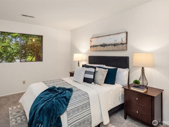 14132 74th Place NE 16D, Kirkland WA 98034