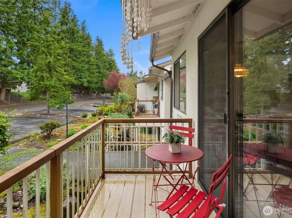 14132 74th Place NE 16D, Kirkland WA 98034
