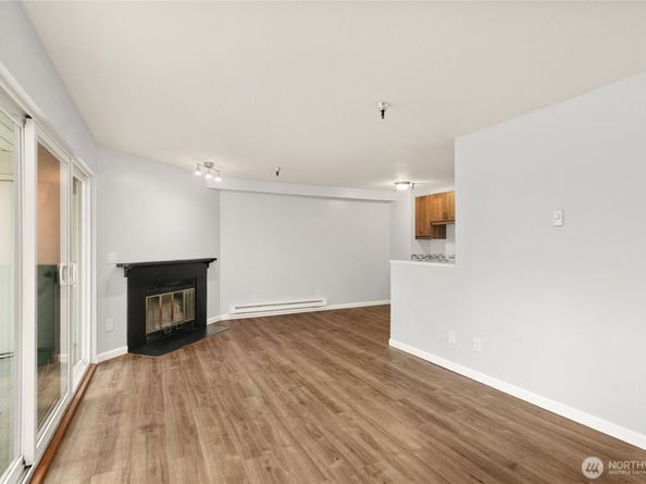 1100 Ave NE Harrington Avenue NE 211, Renton WA 98056