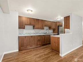 1100 Ave NE Harrington Avenue NE 211, Renton WA 98056
