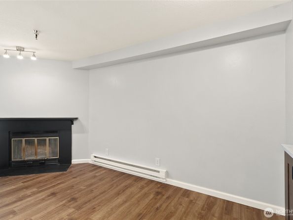 1100 Ave NE Harrington Avenue NE 211, Renton WA 98056