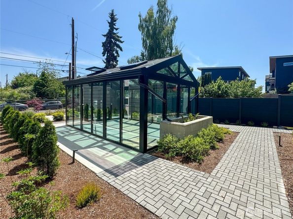 6945 42nd Avenue S, Seattle WA 98118