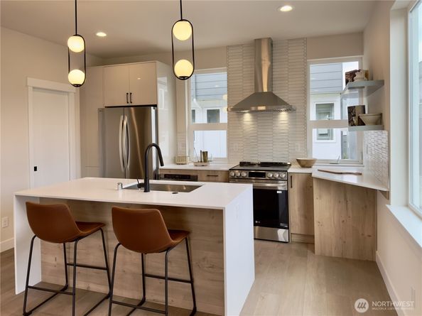 6945 42nd Avenue S, Seattle WA 98118