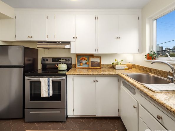 228 Aloha Street 403, Seattle WA 98109