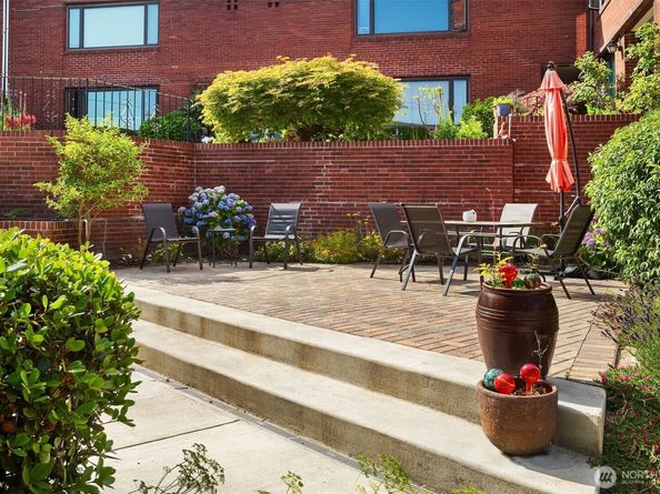 228 Aloha Street 403, Seattle WA 98109