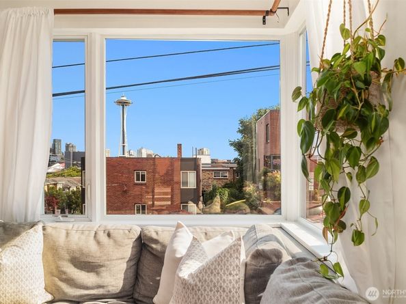 228 Aloha Street 403, Seattle WA 98109
