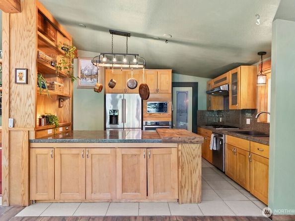 8817 Clearwater Lane SE, Port Orchard WA 98367