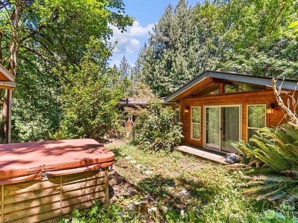 8817 Clearwater Lane SE, Port Orchard WA 98367