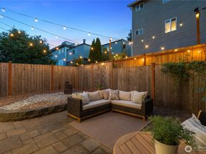 9239 Ashworth Avenue N B, Seattle WA 98103