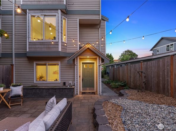 9239 Ashworth Avenue N B, Seattle WA 98103