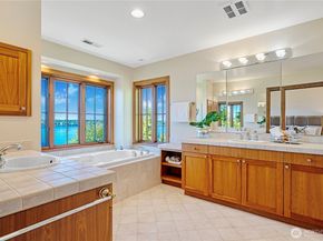 8281 W Mercer Way, Mercer Island WA 98040
