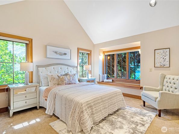 8281 W Mercer Way, Mercer Island WA 98040