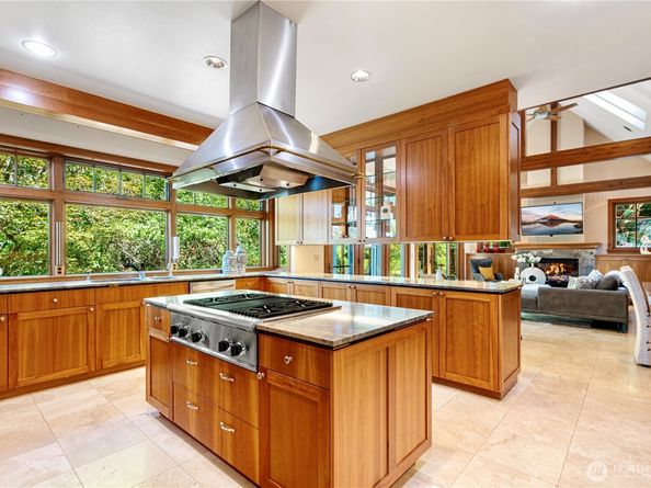 8281 W Mercer Way, Mercer Island WA 98040