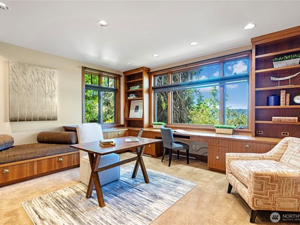 8281 W Mercer Way, Mercer Island WA 98040