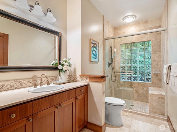 8281 W Mercer Way, Mercer Island WA 98040
