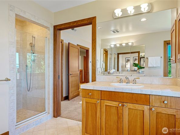 8281 W Mercer Way, Mercer Island WA 98040