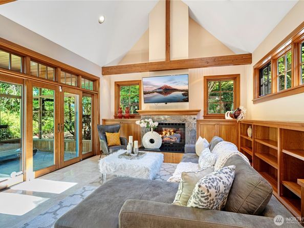 8281 W Mercer Way, Mercer Island WA 98040