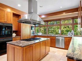 8281 W Mercer Way, Mercer Island WA 98040