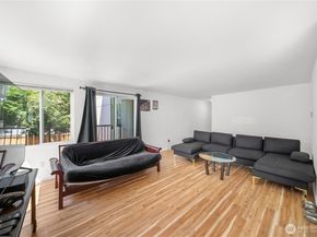 11556 Greenwood Avenue N 105, Seattle WA 98133