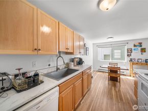 11556 Greenwood Avenue N 105, Seattle WA 98133