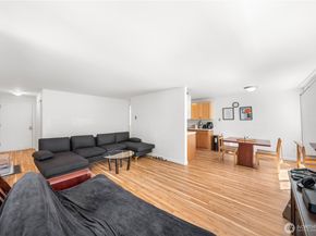 11556 Greenwood Avenue N 105, Seattle WA 98133