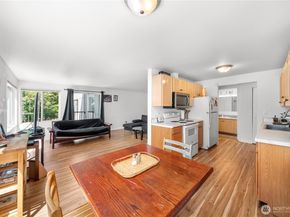 11556 Greenwood Avenue N 105, Seattle WA 98133
