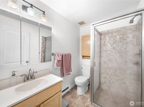 11556 Greenwood Avenue N 105, Seattle WA 98133